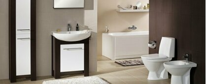 Керамічна плитка, сантехніка та меблі для ванної кімнати як утворюючі стиль елементи