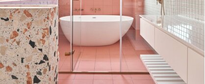 Ванна кімната у рожевому кольорі