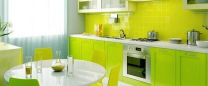 Играем с цветом: особенности выбора зеленой и салатовой плитки для кухни